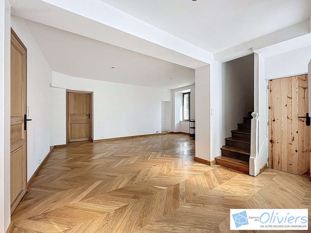 Maison à VOISINS-LE-BRETONNEUX