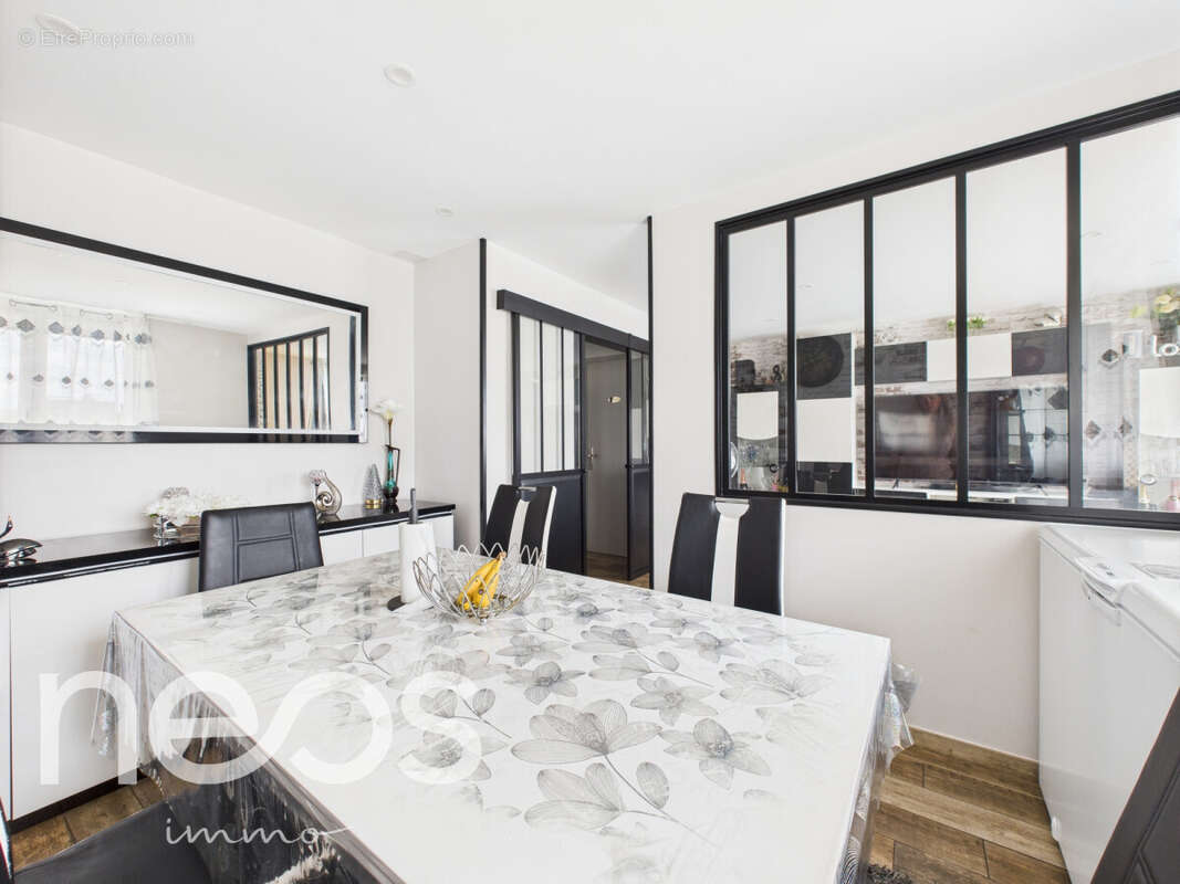 Appartement à CHENOVE