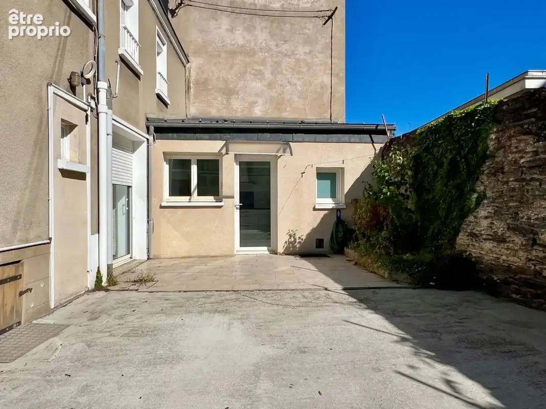 Maison de 95 m2 avec cour et stationnement au calme   Place du Lycée - ANGERS - photo 15