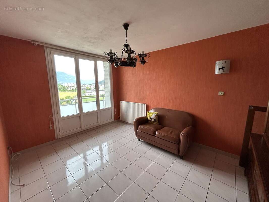 Appartement à SAINT-MARTIN-D'HERES