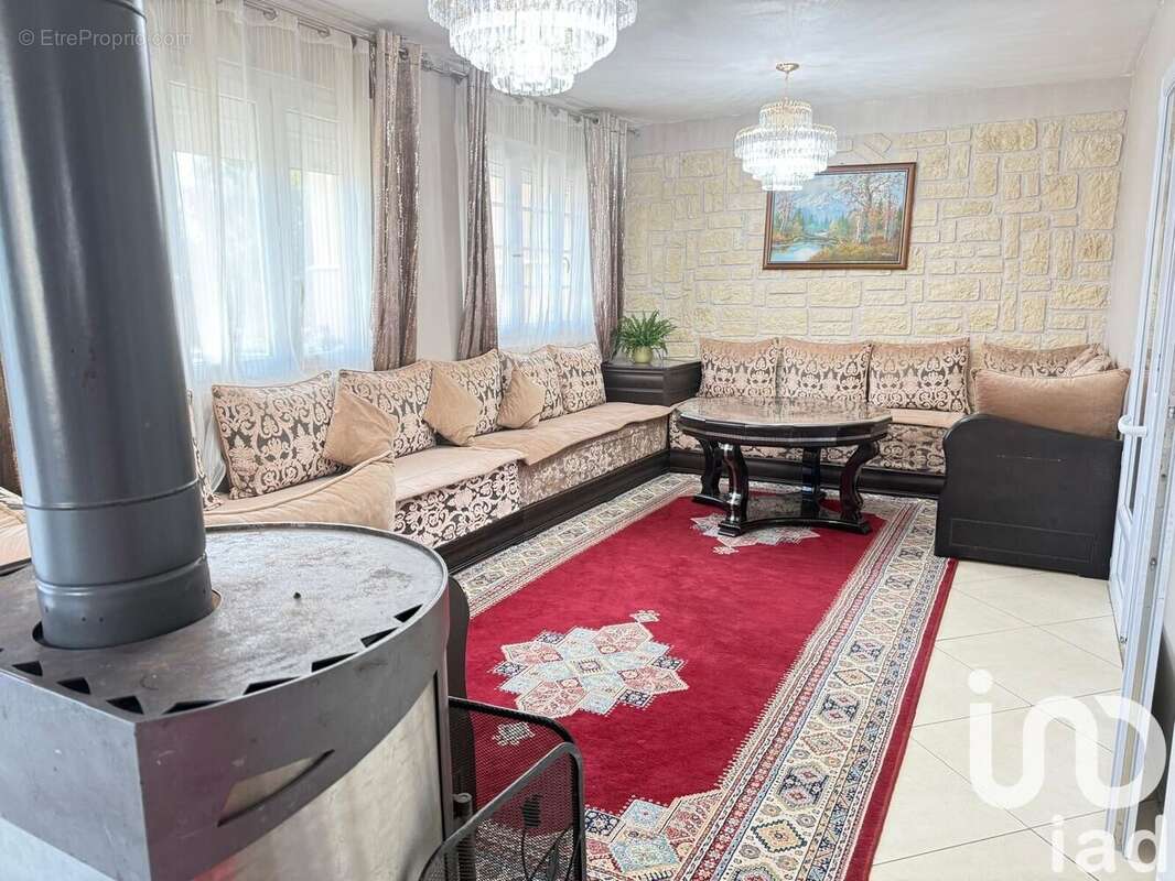 Photo 2 - Maison à CHANTELOUP-LES-VIGNES