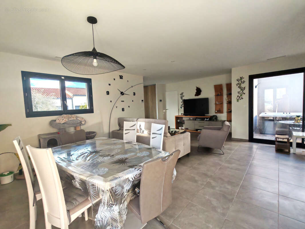 Maison à VILLENEUVE-DE-LA-RAHO