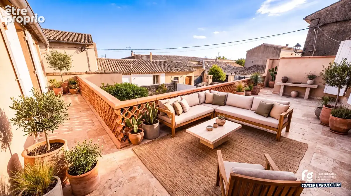 Lançon-de-Provence – Maison de charme T5 de 150 m² avec patio, terrasse panoramique, studio et garage - photo 3