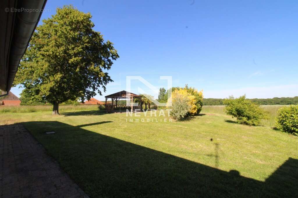Maison 4 chambres et parcelle de 3900 m², une cour - photo 2