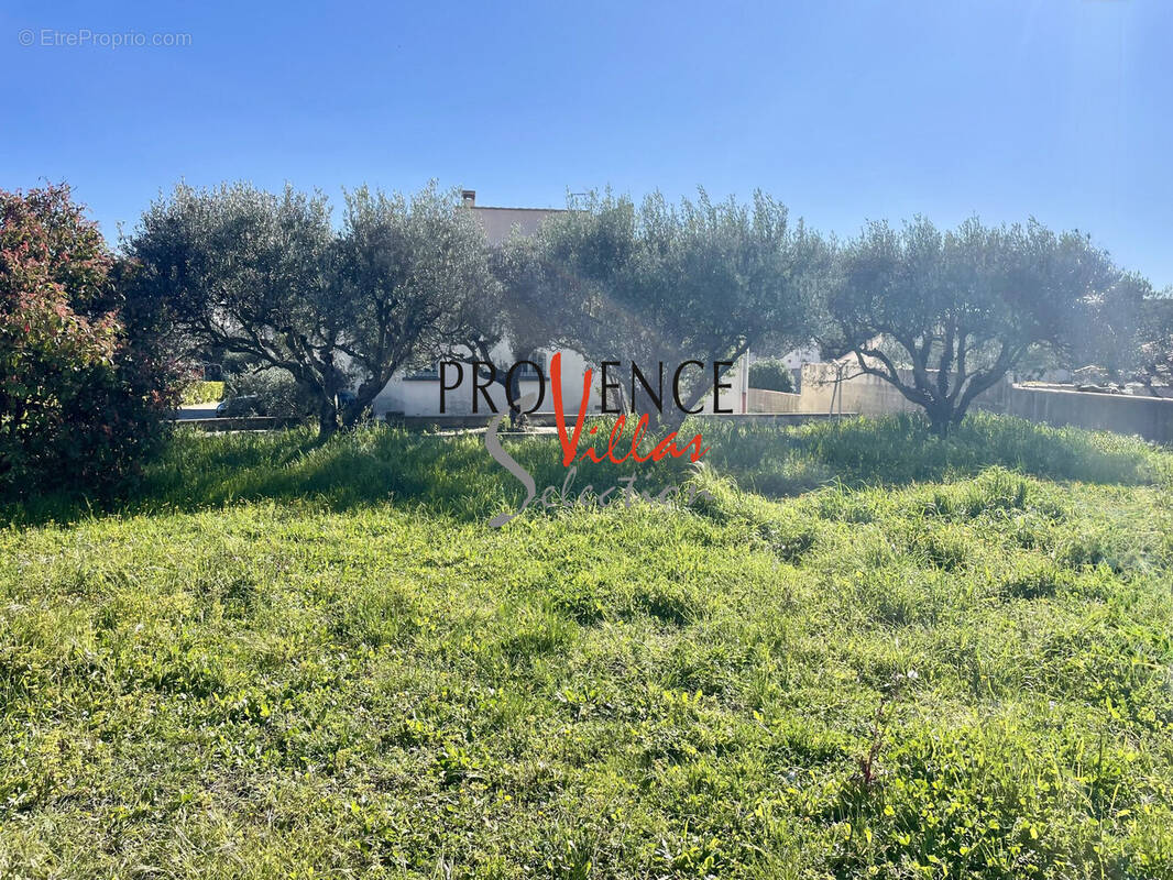 Terrain à BEAUCAIRE