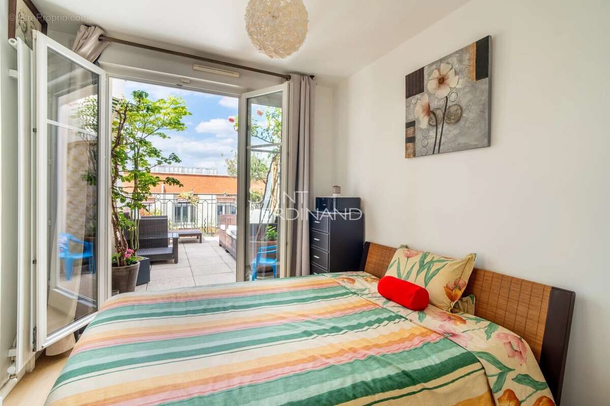 Appartement à LA GARENNE-COLOMBES