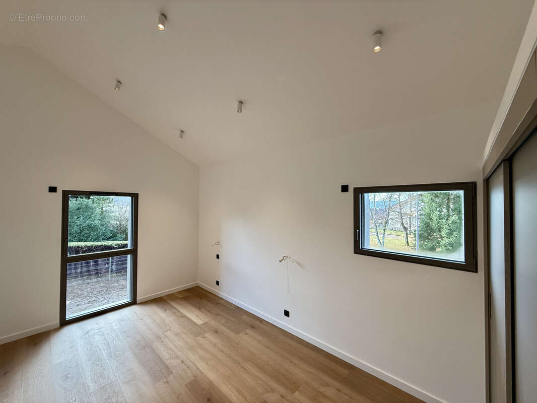 Maison à CRUSEILLES