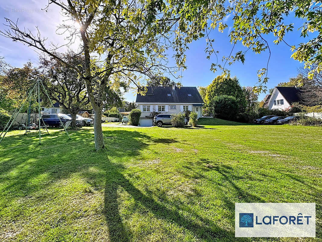 Maison à LES MESNULS