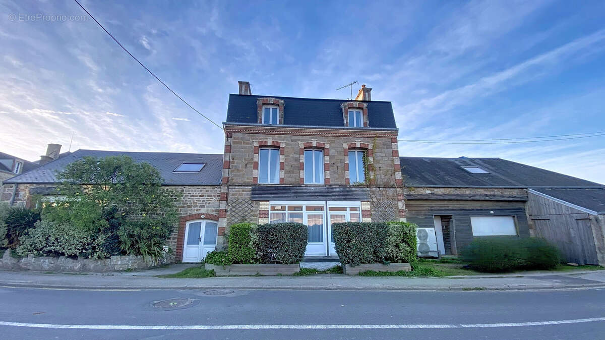 Maison à SAINT-PIERRE-EGLISE