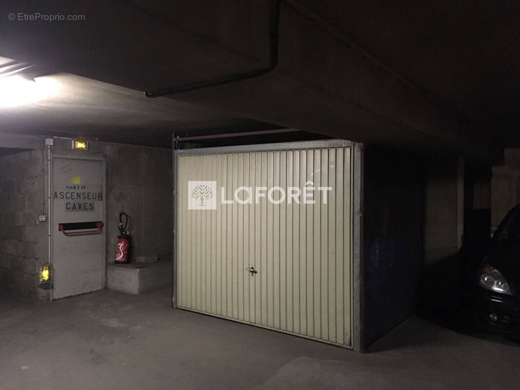 Parking à PARIS-20E