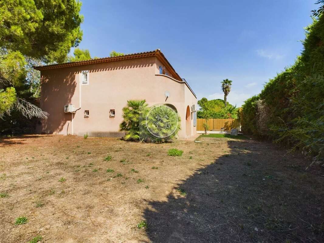 Maison à FREJUS