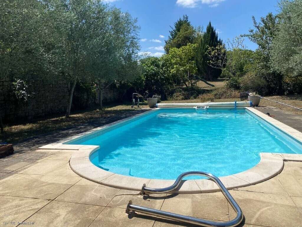 Belle Maison Sur Un Parc de 4843m² Avec Piscine - photo 20