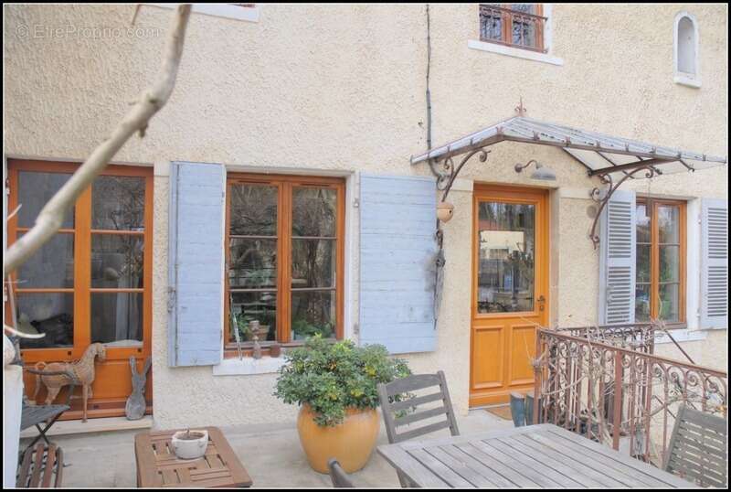 Maison à CURIS-AU-MONT-D'OR