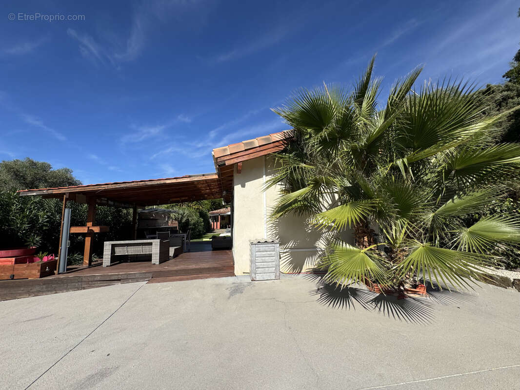 Maison à BORMES-LES-MIMOSAS