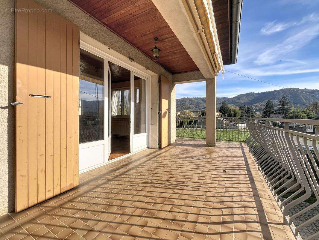 Maison à SAINT-JEAN-DE-MUZOLS