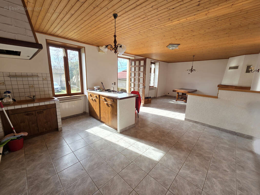 Maison à CLONAS-SUR-VAREZE
