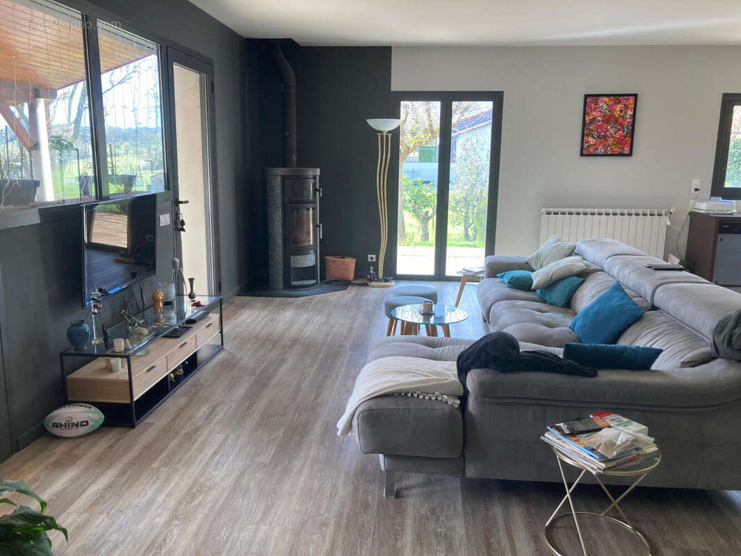 séjour poêle - Maison à ARCAMBAL