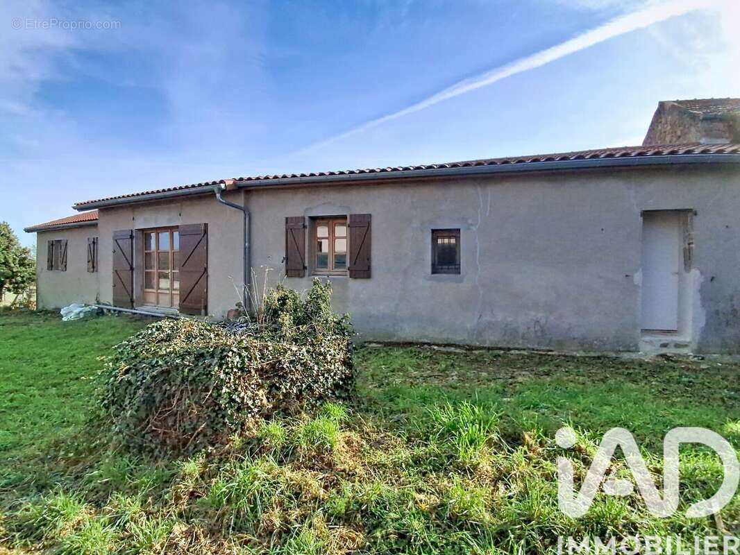 Photo 2 - Maison à LUPE