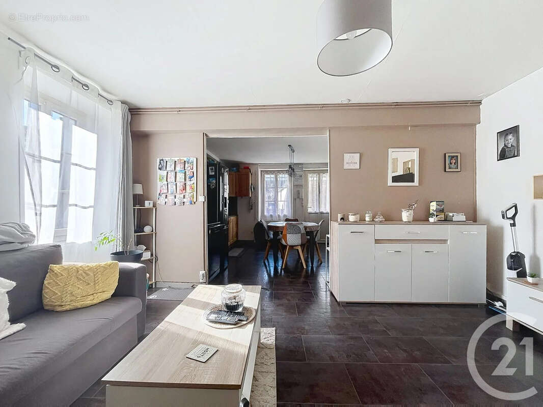 Maison à CHARENTENAY