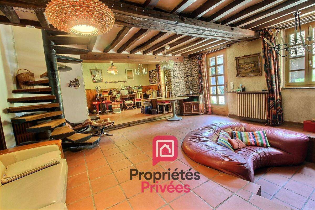 Vente authentique longere gatinaise de 170 m2 avec grange de 170 m2 aménagée, piscine interieure, dependances, terrain de plus d - photo 5