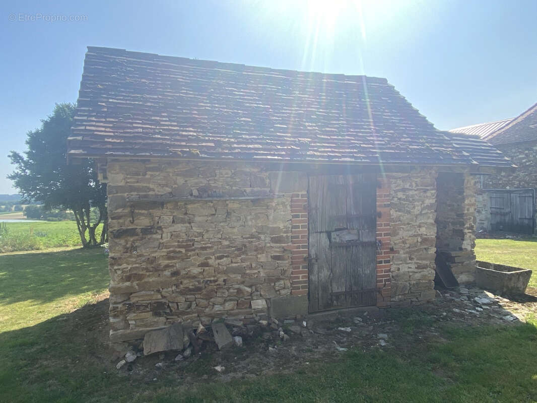 Maison à SAINT-CYR-LES-CHAMPAGNES