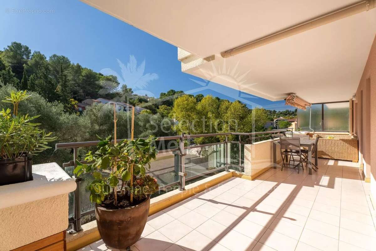 Appartement à MOUGINS