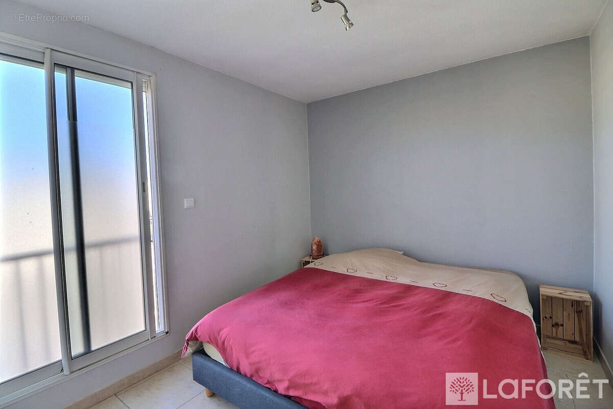 HYERES OUEST Appartement T4  DERNIER ETAGE terrasse - parking - photo 6