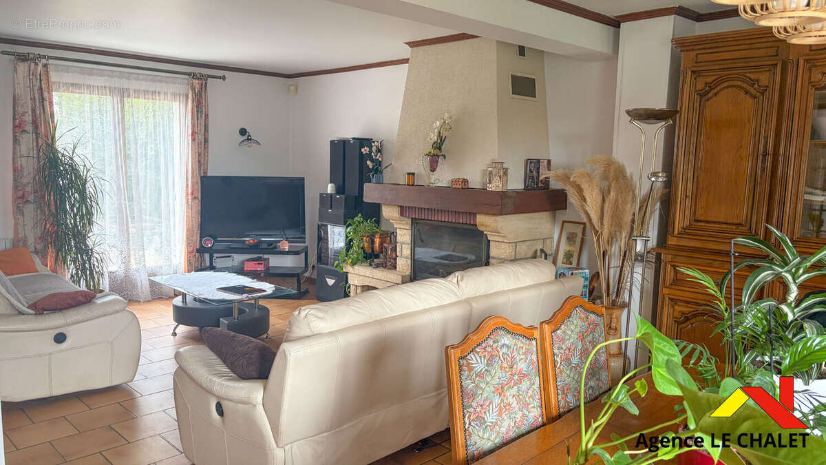 Maison à VILLENEUVE-LE-ROI