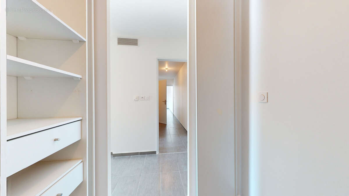 Appartement 68 m² à Marseille-8e  - photo 10