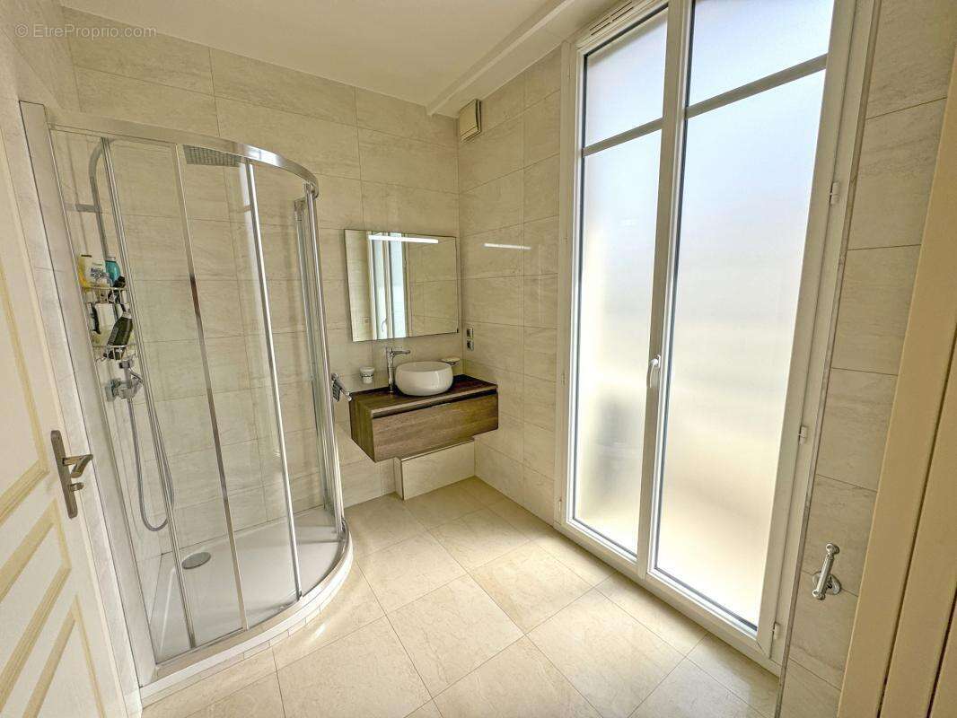 4 pièces de 125 m² au 6ème étage face à la mer - photo 14