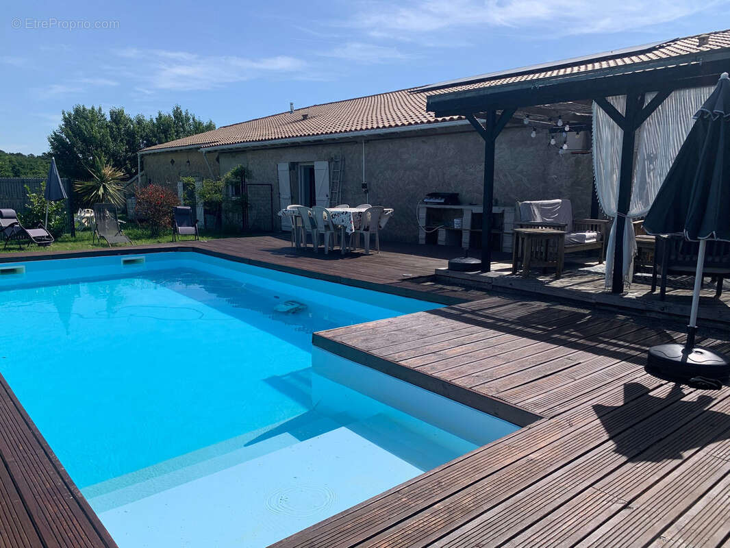 Ferme rénovée de 276 m2 avec garages, piscine et jardin clos - sans vis à vis ! - photo 11
