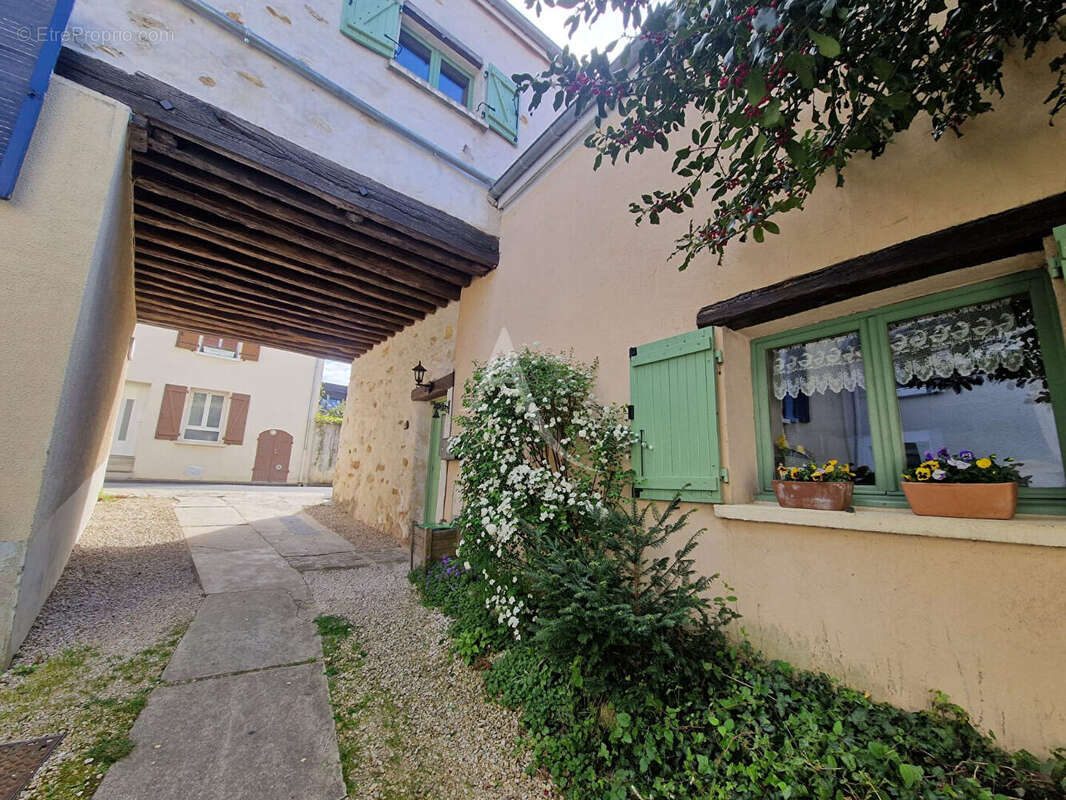 Maison à BUSSY-SAINT-GEORGES