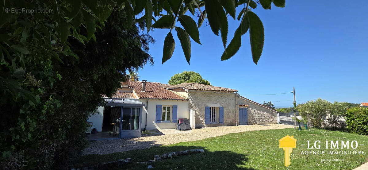 Maison à CHENAC-SAINT-SEURIN-D'UZET