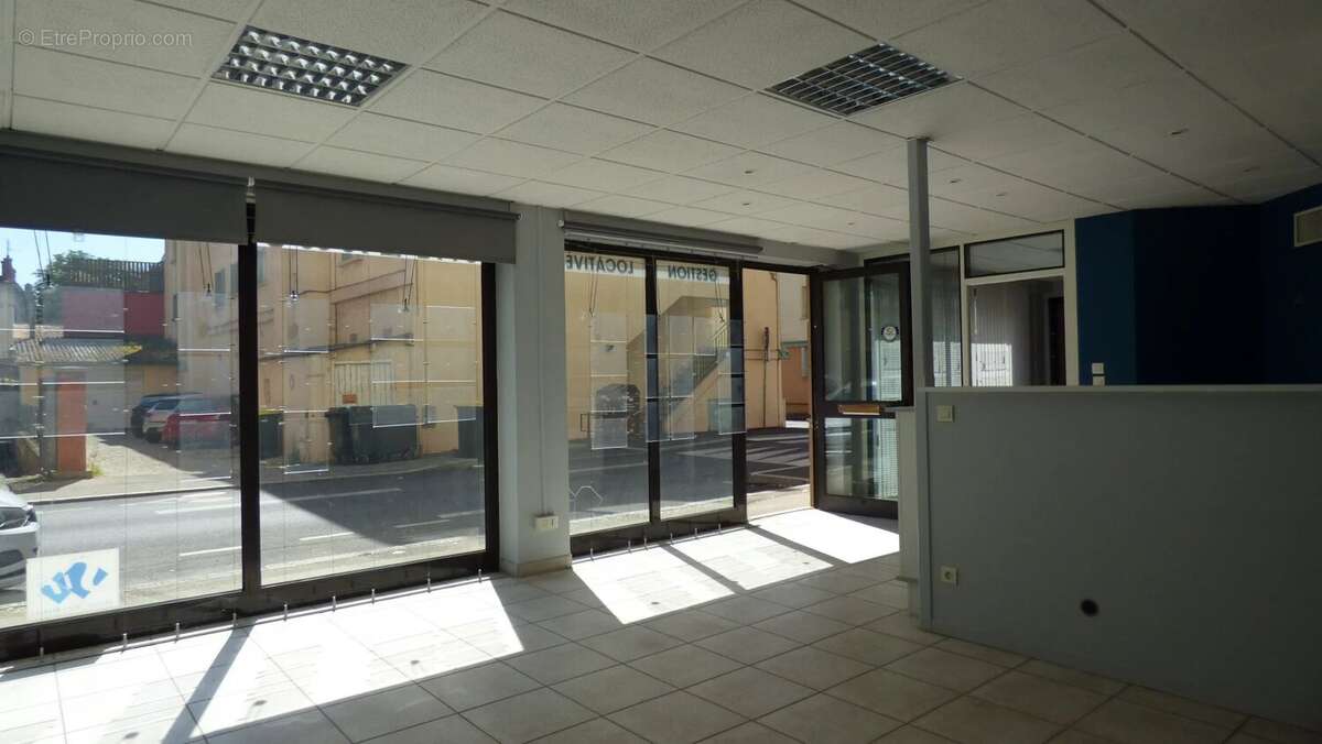 Commerce à FONTAINES-SUR-SAONE