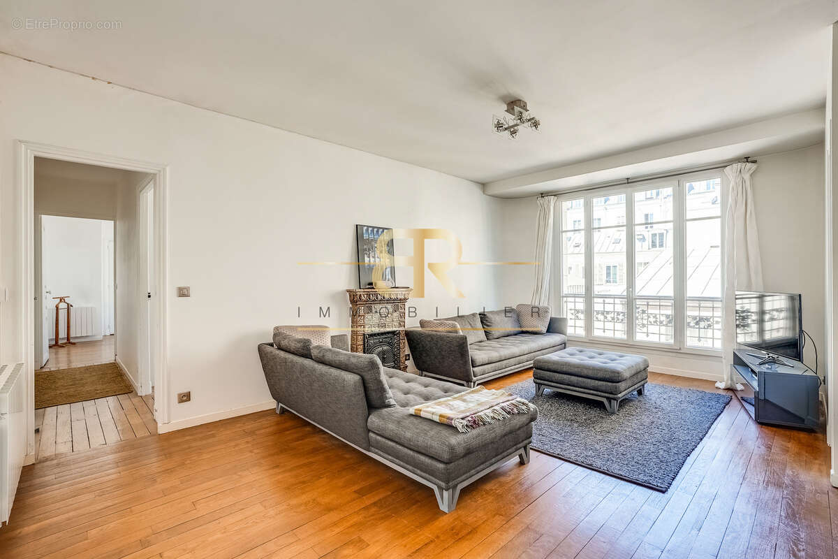 Appartement à PARIS-3E