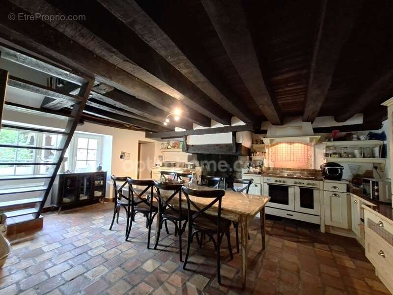 Maison à SAINT-GEORGES-BUTTAVENT