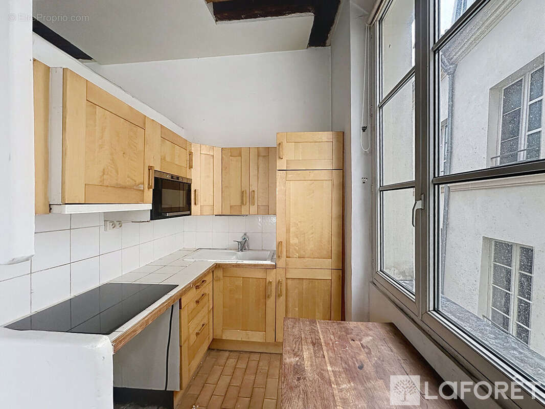 Appartement à PARIS-1E