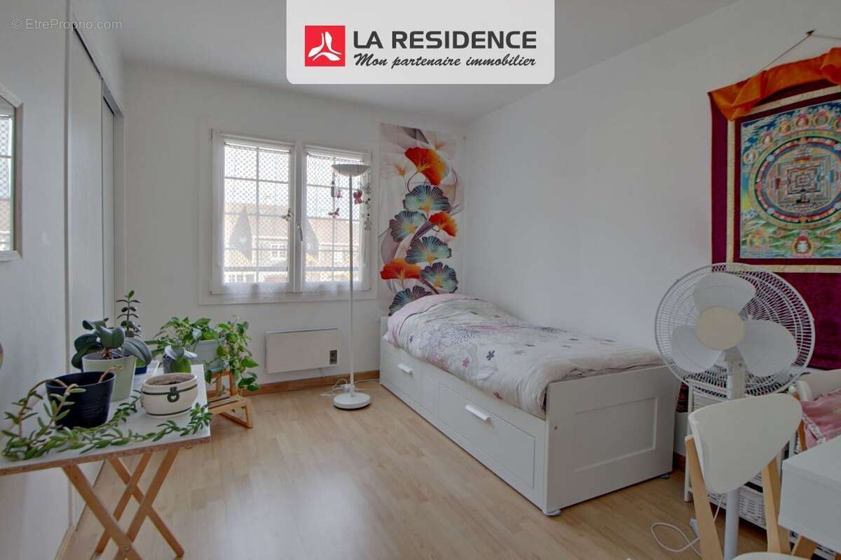 Maison à LES CLAYES-SOUS-BOIS