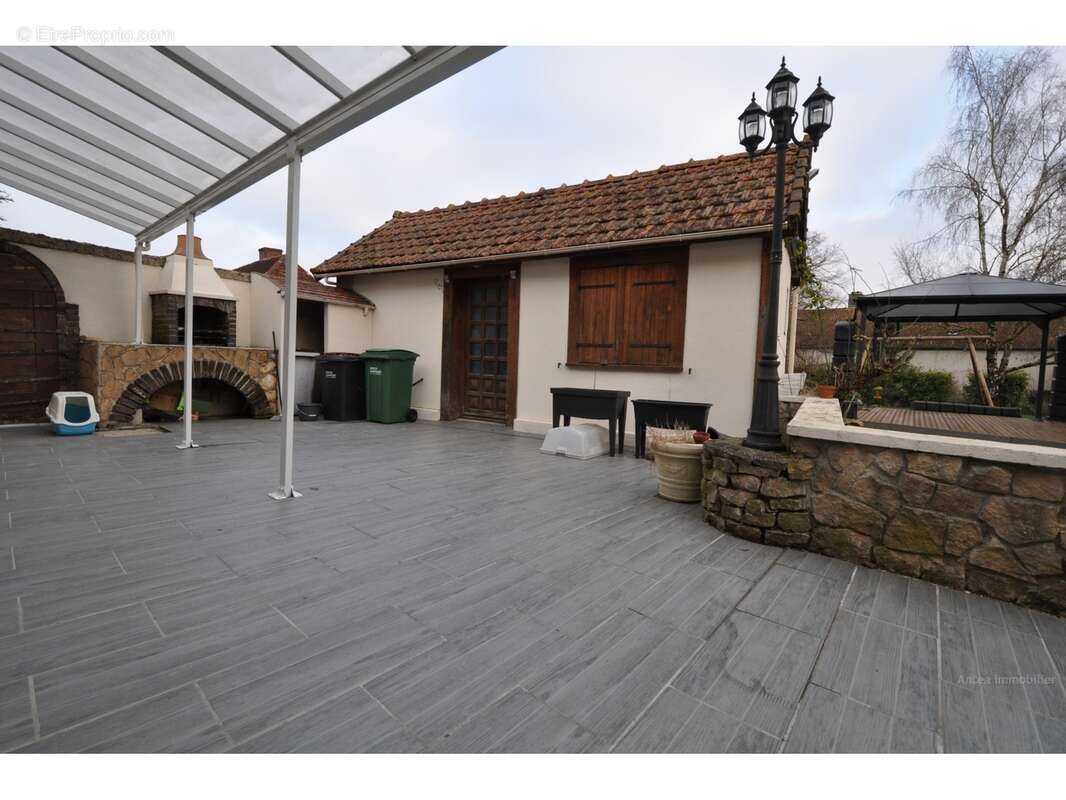 Maison à LE PAVILLON-SAINTE-JULIE