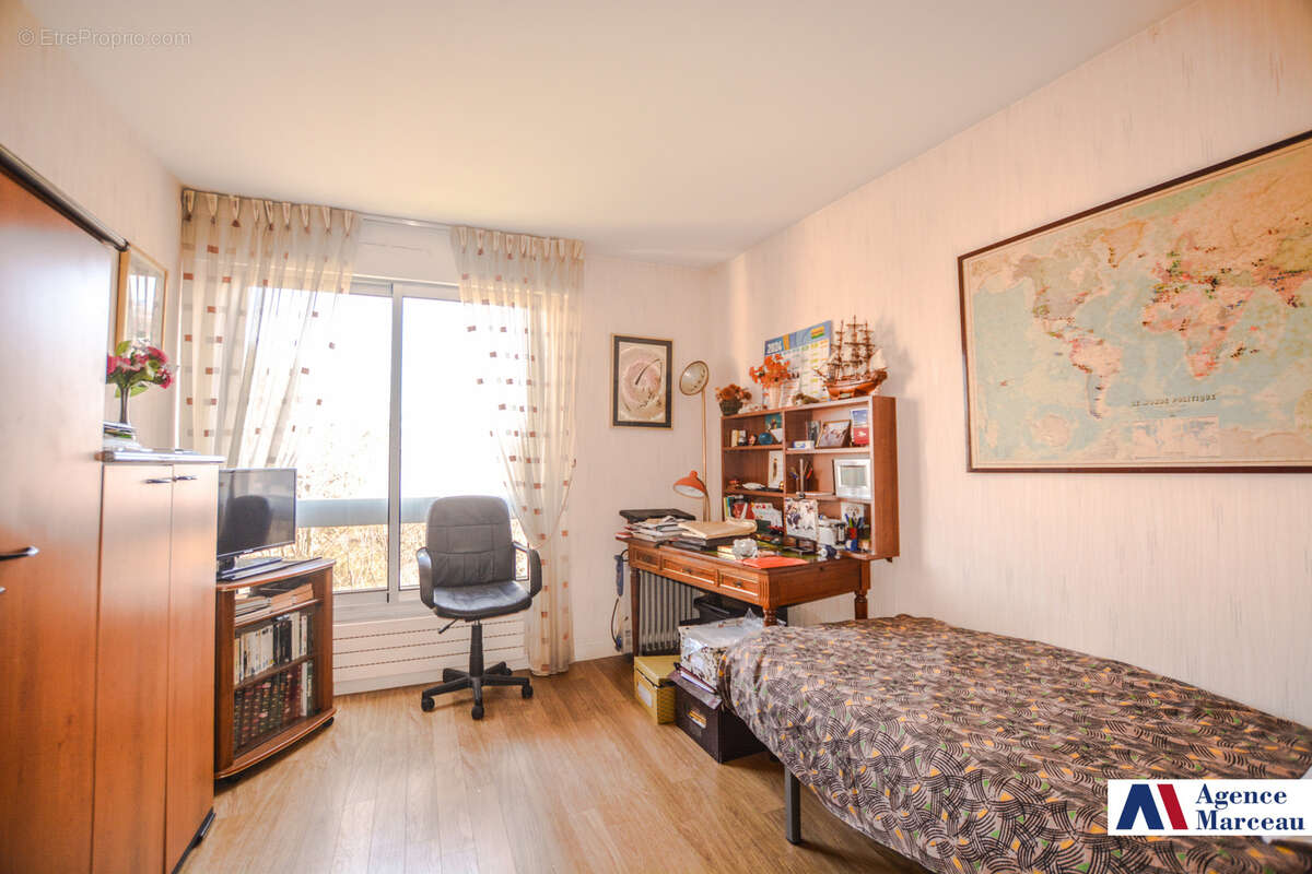 Appartement à COURBEVOIE