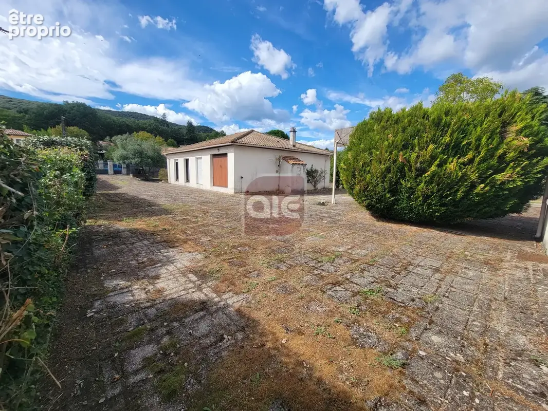Cazilhac   Maison de plain-pied avec double garage et atelier sur près de 900 m2 de terrain - photo 3