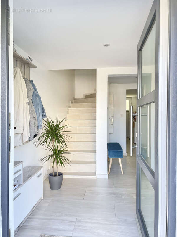 NIEDERHAUSBERGEN   COUP DE CŒUR ! Maison contemporaine 4/5 pièces   121 m2   Jardin   Terrasses   Garage doubl - photo 3