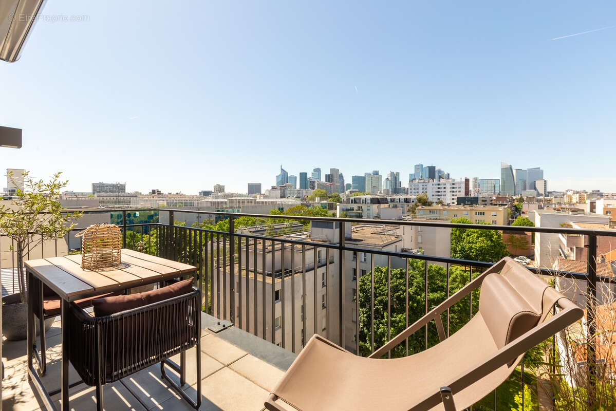 Appartement à COURBEVOIE