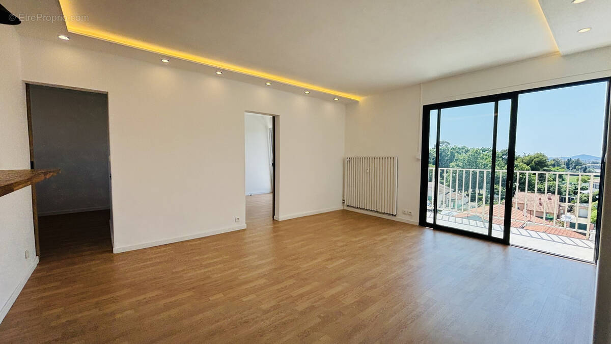 Appartement à LA VALETTE-DU-VAR