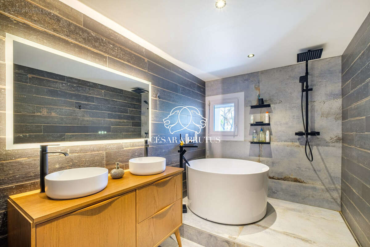 Maison à COLLONGES-AU-MONT-D'OR