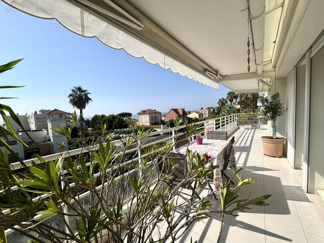 Appartement à VALLAURIS