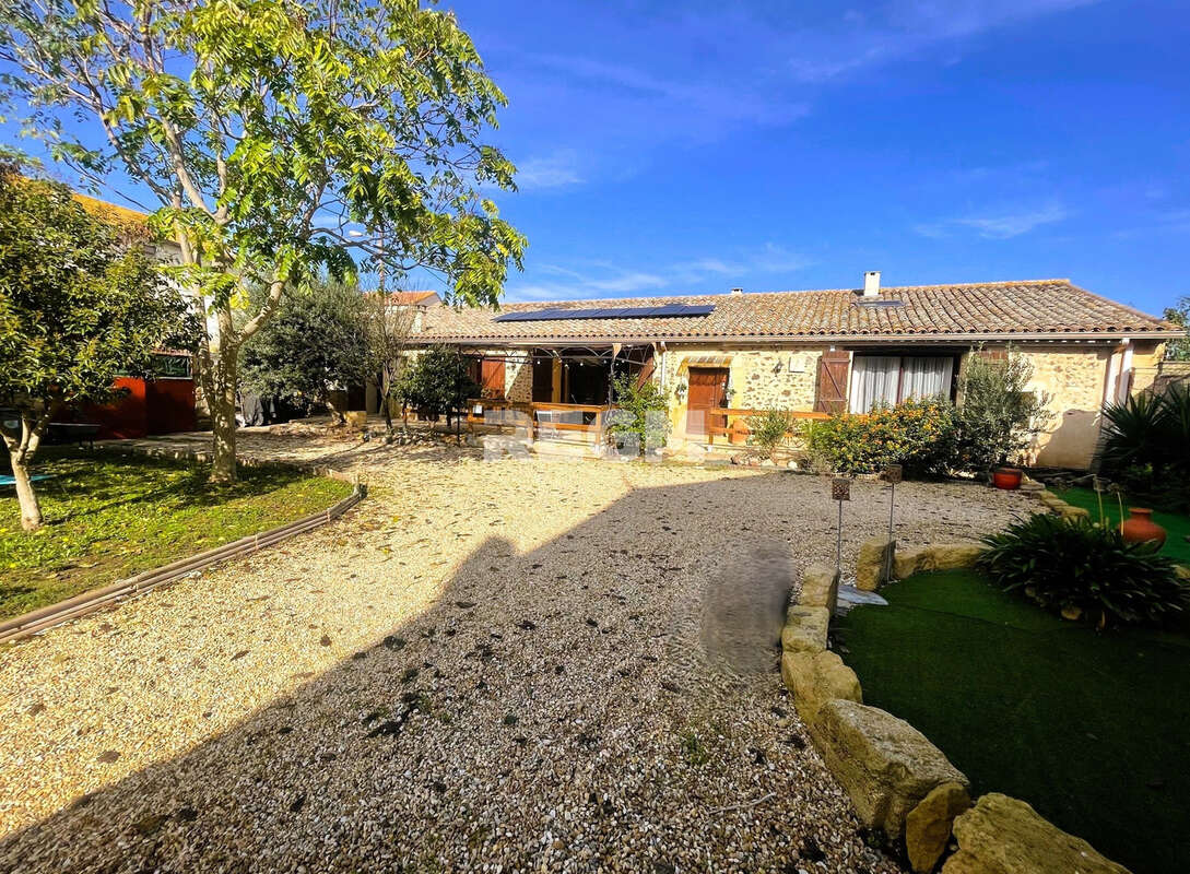A vendre Hérault 34550 Bessan - proche Agde et mer - unique opportunité Maison 162 m2 en pierres entièrement rénovée type Longèr - photo 2
