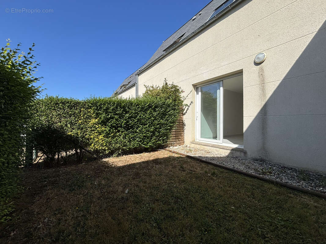 Maison en triplex avec jardin, garage et stationnement - photo 2