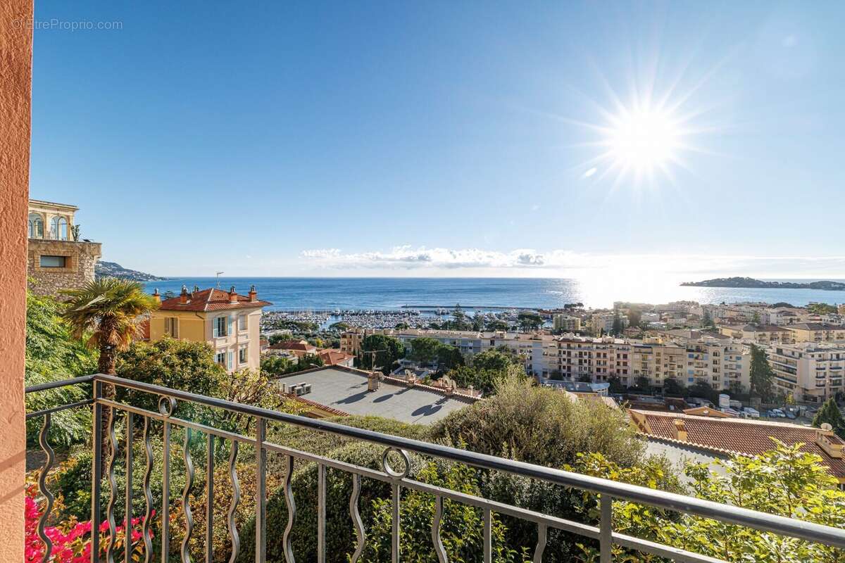 Appartement à BEAULIEU-SUR-MER