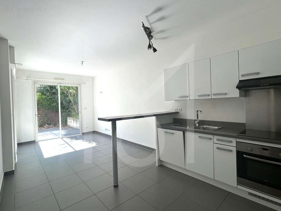 Appartement en rez-de-jardin de type 2 de 44,62 m2 avec jardin proche des plages à La Londe-Les-Maures - photo 5